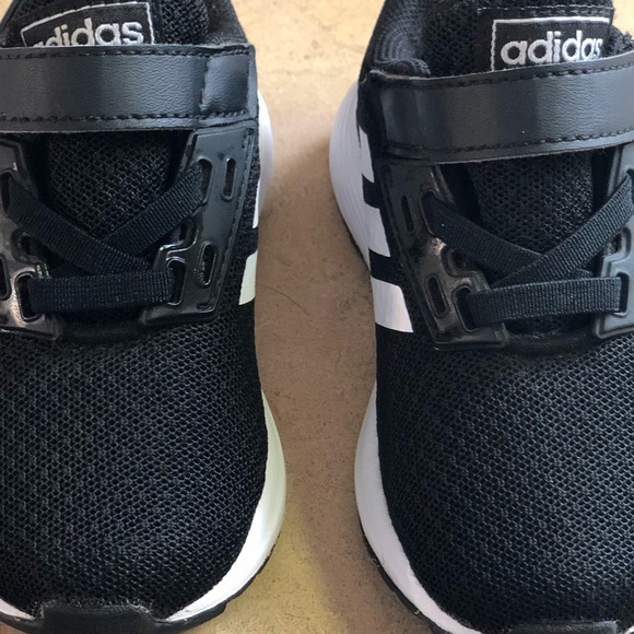 Adidas Size 6 Toddler - Picture 4 of 5